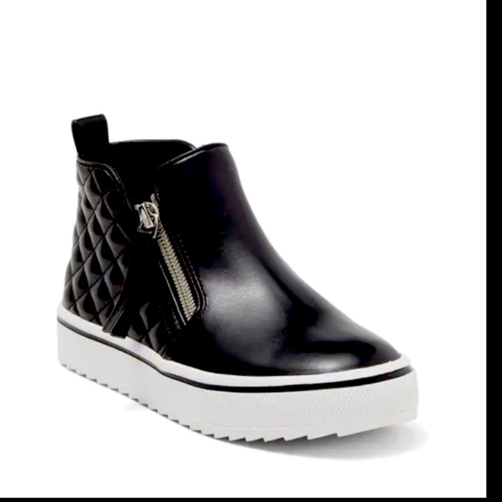 Girls size 4 Steve Madden Vicey Quilted Sneaker in Black